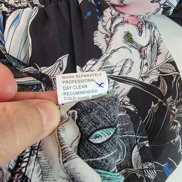 Jaase Boho Floral Flowy Bell Sleeve Shoulder Crop Blouse, XS. - Picture 6 of 9